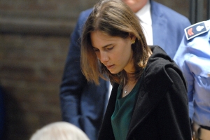 Amanda Knox appears in court