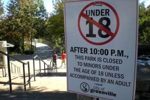 Curfew sign in Greenville, SC