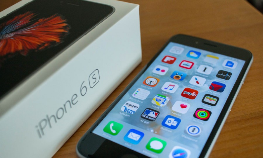 Apple+releases+new+iPhone%2C+breaks+records