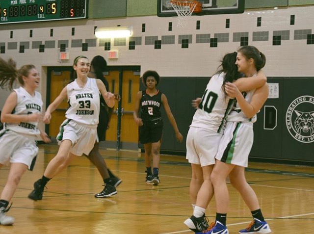 Jordan Zavareei scores 1000th point as girls prepare for playoffs