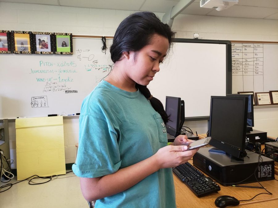 Senior Anjelica Marzan browses through her social media. Due to the accessiblity of their accounts, politicians and other public figures need to choose their words more wisely. Photo by Danielle Limonchik