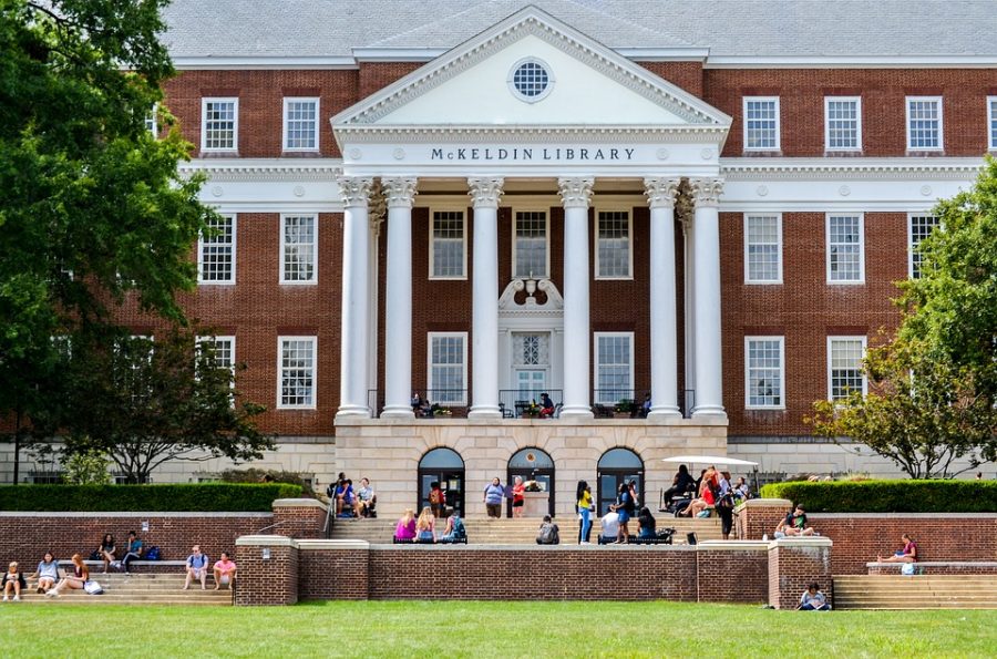Students+relax+at+McKeldin+Library+at+the+University+of+Maryland+College+Park.+While+the+University+of+Maryland+does+not+offer+Early+Decision%2C+many+students+apply+Early+Action+%28non-binding%29+in+order+to+increase+their+chances+of+being+admitted.