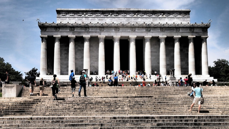 A confrontation that took place on the steps of the Lincoln Memorial between a group of Native Americans and Kentucky High School students is grabbing the nations attention. It has sparked a debate as to who is in the wrong in this case.