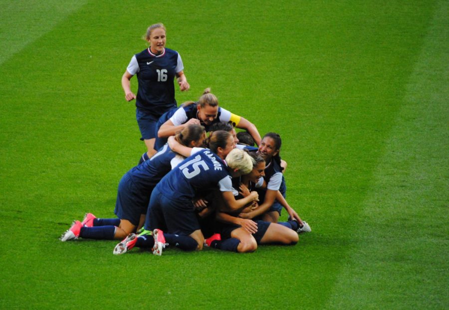 The U.S. Women’s Soccer Team has won multiple accolades, including winning the World Cup in 2015 and the gold medal in the 2012 Olympics. Despite their achievements, they still have lower salaries than the U.S. Men’s Soccer team, which they are now fighting against with a lawsuit. Photo courtesy of Wikimedia Commons

