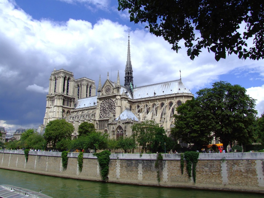 Notre+Dame++Cathedral+brings+in+1+billion+in+donations+after+fire+broke+out.+The+general+public+has+been+outraged+at+the+hefty+donations+causing+backlash.