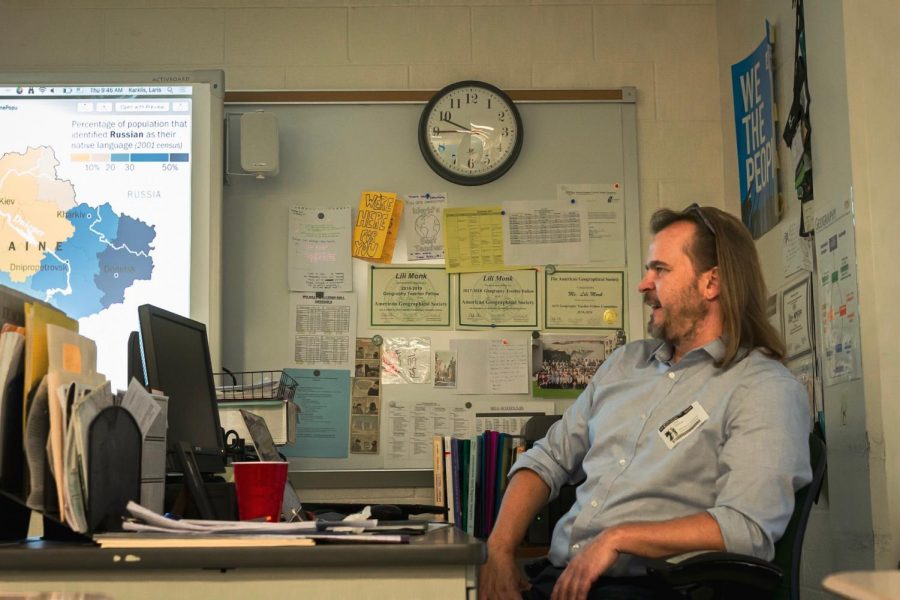 Washington Post cartographer Laris Karklis shares his award-winning Borderline map with WJ students. Karklis visited the AP Human Geography classes last Thursday.