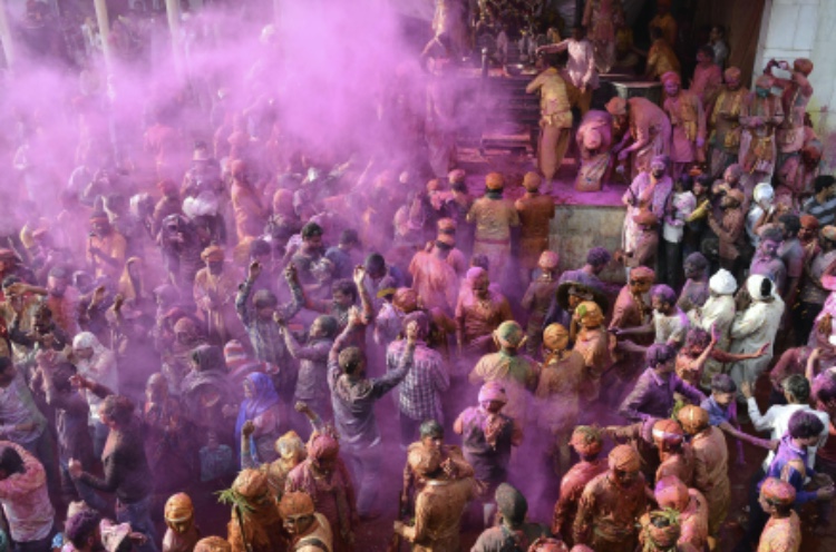 People+of+the+Hindu+faith+celebrate+the+Holi+Festival.+The+annual+celebration%2C+popularly+known+as+the+Indian+festival+of+colors%2C+marks+the+arrival+of+spring+and+blossoming+of+love.