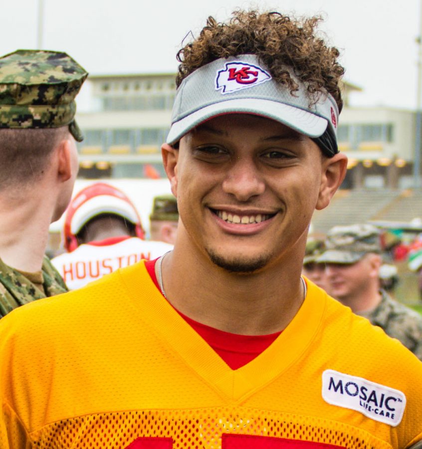 Members+of+the+139th+Airlift+Wing%2C+Missouri+Air+National+Guard%2C+pose+for+a+photo+with+Patrick+Mahomes%2C+quarterback+for+the+Kansas+City+Chiefs+football+team%2C+at+the+Chief%E2%80%99s+training+camp+in+St.+Joseph%2C+Mo.%2C+Aug.+14%2C+2018.+The+Chiefs+hosted+a+military+appreciation+day+on+their+final+day+of+training.+%28U.S.+Air+National+Guard+photo+by+Master+Sgt.+Michael+Crane%29