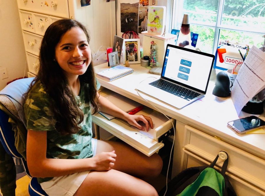 Freshman+Rachael+Wolfson+starts+her+first+day+of+high+school+from+home+on+August+31.+WJ+freshmen+have+had+to+adapt+to+not+only+online+classes%2C+but+also+being+in+a+brand+new+school.