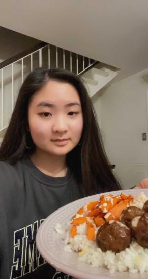 Senior Nicole Kang presents a fresh bulgogi bowl that she cooked and plated herself. Kang has been teaching herself household skills during the pandemic to prepare herself for independent life after graduation.