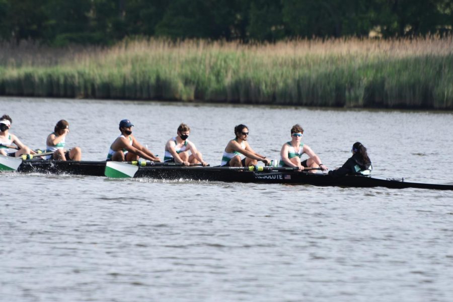 Sophomore+Nathan+Henderson+%28middle%29+rows+with+his+teammates+in+the+Gunston+Regatta.+This+event+was+the+final+race+of+the+crew+season+for+novices+on+the+team%2C+as+well+as+others+who+didn%E2%80%99t+qualify+for+the+national+Regatta.