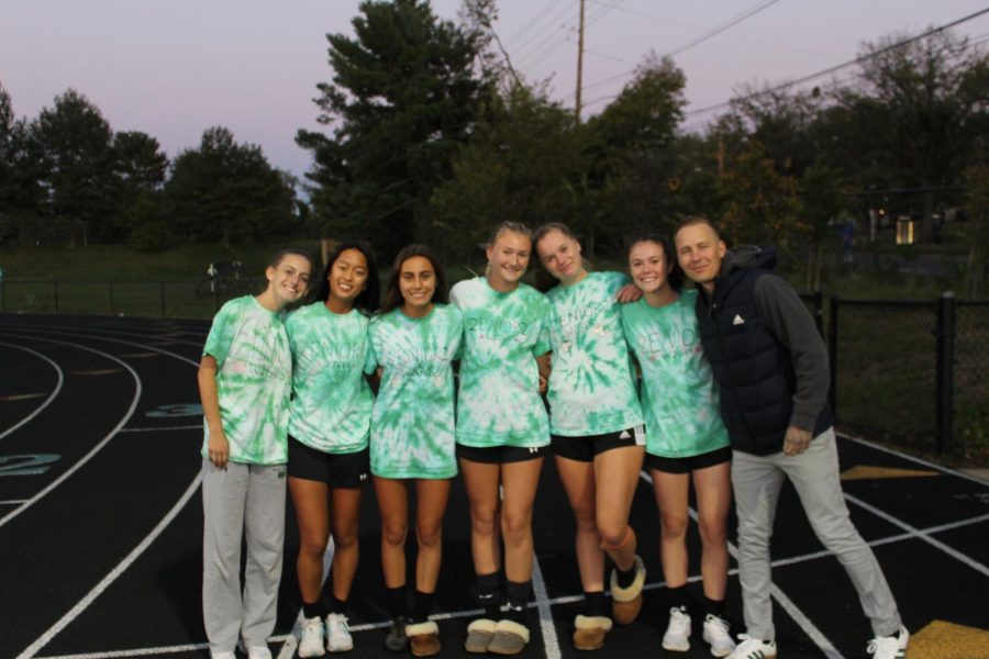 From+left+to+right%3A+Seniors+Sydney+Stein%2C+Madeline+Chung%2C+Emma+Kothari%2C+Charlotte+Thomas%2C+Rachel+Rinehart+and+Abby+Calhoun+post+with+Coach+Joshua+Kinnetz+just+before+their+ceremony.+Ive+been+one+of+Kinnetzs+players+for+4+years+now.+We+have+developed+a+great+player-coach+relationship%2C+Stein+said.