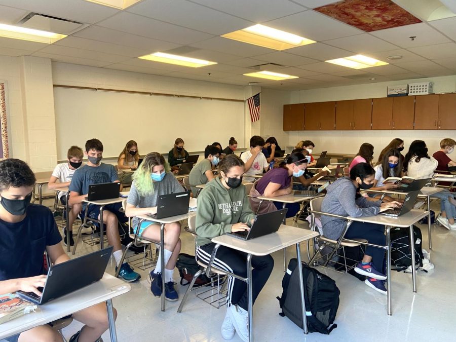 A+class+of+freshmen+work+on+their+APEX+English+assignment.+Many+underclassmen+have+taken+advantage+of+the+rigorous+APEX+program+offered+at+WJ.