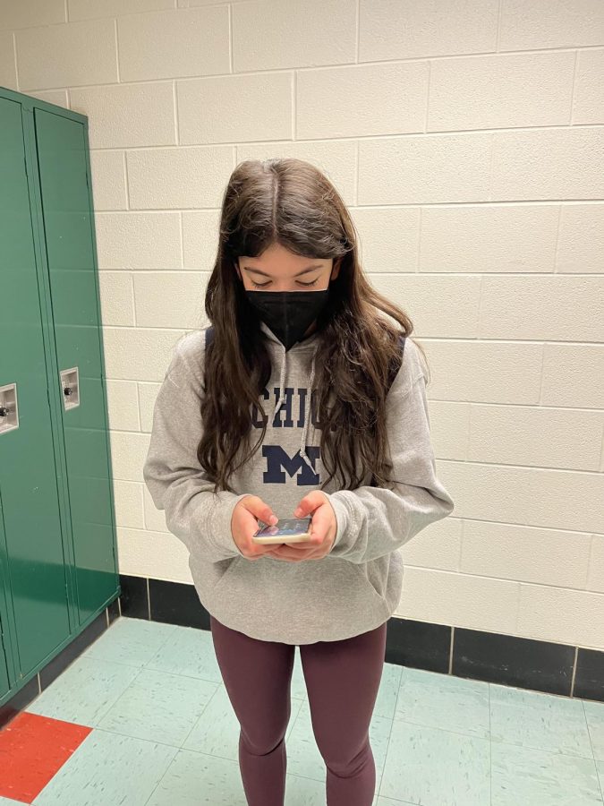 While Junior Kate Fuller set the goal for herself to be more productive during lunch and other free times, she often finds herself getting distracted with her phone. This is one of the most common goals that students aim for in the new year but also one of the biggest distractions from New Years resolutions.
