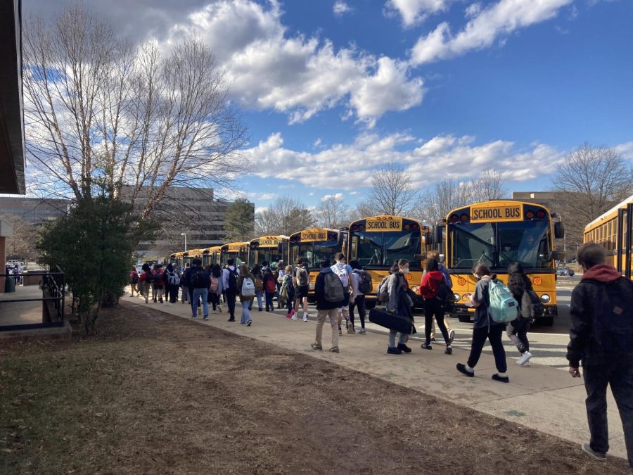 Students of all grades walking to their individual busses. Although many seniors have started to drive to school, there are still seniors who take the bus as their main form of transportation.