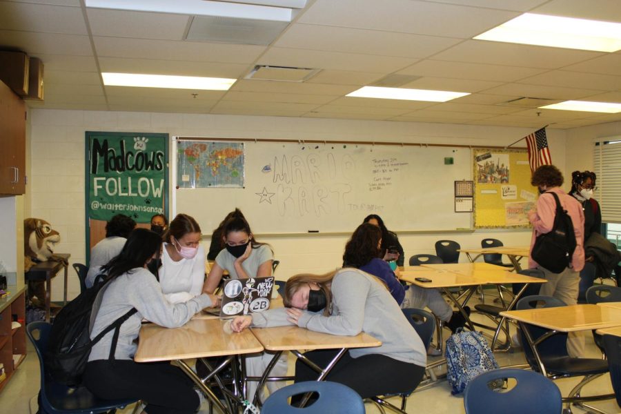 From right to left: Madeline Chung, Erin Gardiner, Jillian Ward, and Sinead Longsworth are overcome with second semester senioritis in their 4th period Leadership class on Feb 2. Symptoms of senioritis typically include a lack of motivation and for Longsworth, sleeping in class.