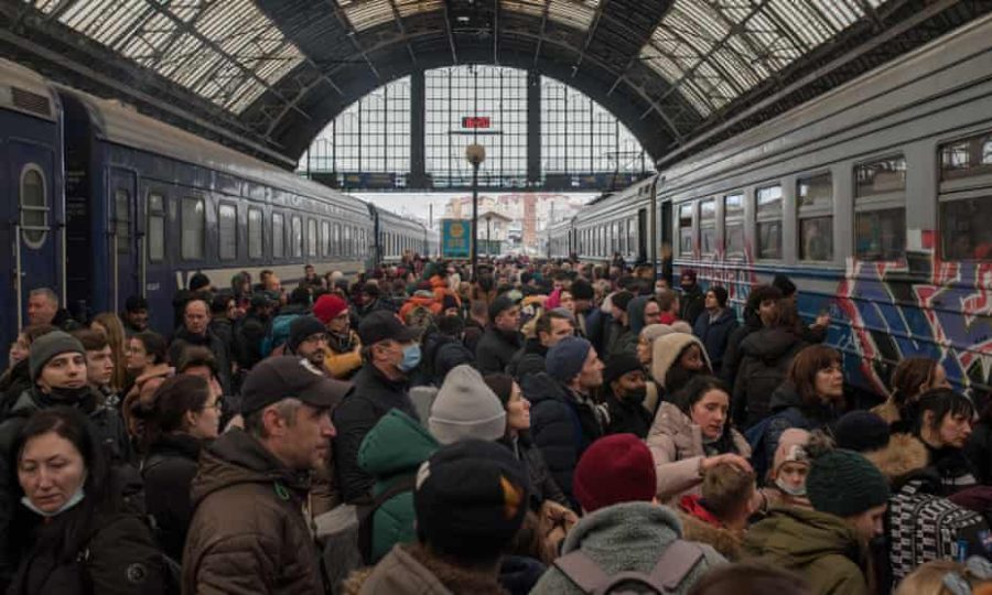 Ukrainians evacuate and seek to find refuge in neighboring European countries. Many point out how European countries did not offer the same treatment to others such as Syrian or Afghani refugees