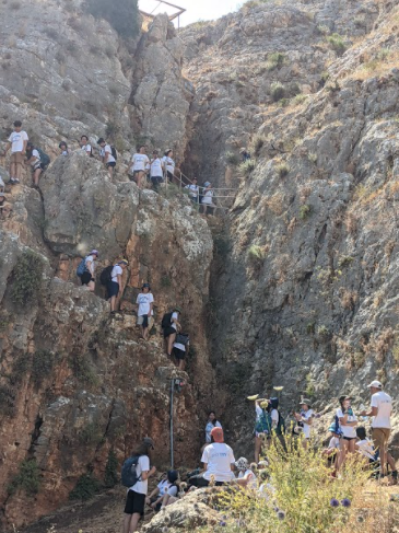 Junior+Isaac+Malka+hikes+Har+Arbel+%28a+mountain+in+Israel%29+alongside+his+study-abroad+classmates.