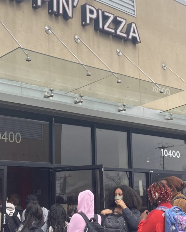 Students crowd the G-square area while forming long lines in front of Flippin and  Chipotle, many spending their whole lunchtime in the locale.