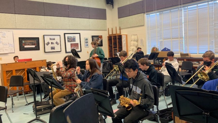 The jazz ensemble warms up individually to prepare for a productive playing session. Music teacher Christopher Kosmaceski emphasized how the peculiar origins of jazz contribute to its highly unique style. “The history of jazz is unique, and in that relatively short period of time of history there are still many variations. Jazz is still evolving from swing to the latin styles, to bebop, to fusion, to even elements of hip-hop, and the blues. I mean there’s a lot there, and that’s in just a really short amount of time. So there’s a lot to cover, at least try to make students aware of,” Kosmaceski said.