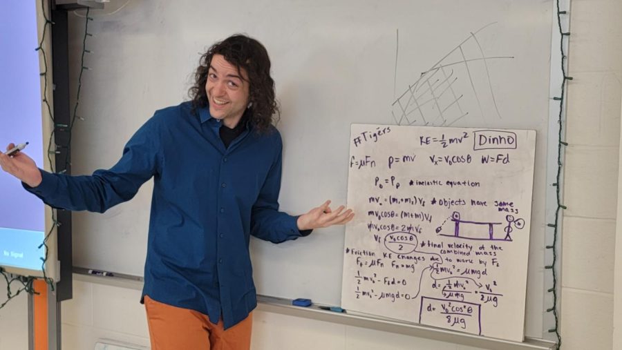 Adam+Zeitlin+explains+momentum+and+energy+to+his+students+in+Honors+Physics.