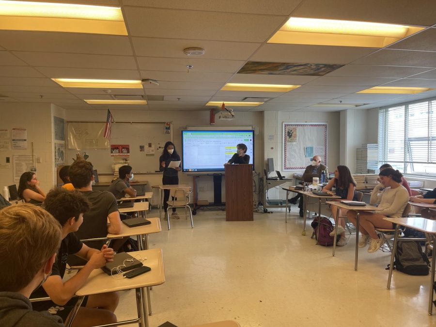 Students+of+Schwartz%E2%80%99s+fifth+period+APUSH+class+listen+to+sophomores+Niya+Tripathi+%28left%29+and+Ely+Snow+%28right%29+debate.+Snow+represented+Louis+Brandeis+and+Tripathi+represented+Elvis+Presley.