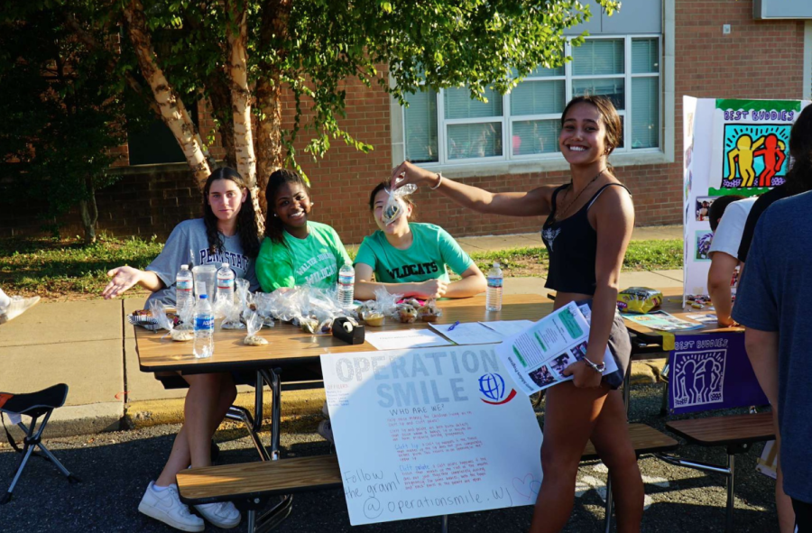 At the new student picnic, the Operation Smile WJ leadership team is distributing baked goods and educating new members on their clubs mission. They recruited several members who are interested in the organization.