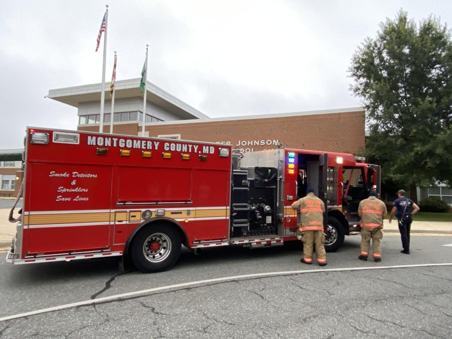Firefighters+show+up+to+WJ+after+a+fire+alarm+is+pulled+due+to+the+smell+of+smoke.+The+fire+fighters+isolated+the+source+and+made+sure+it+was+safe+for+the+students+to+return.