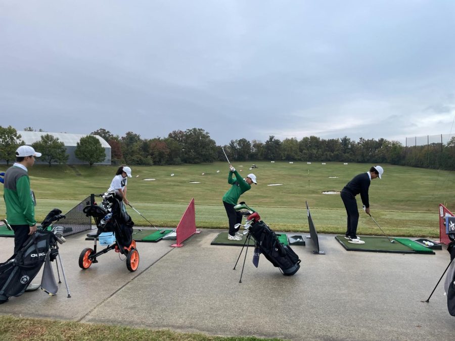 The golf team warms up before day one of states. The team missed out on advancing to the finals, but had two individual golfers qualify.