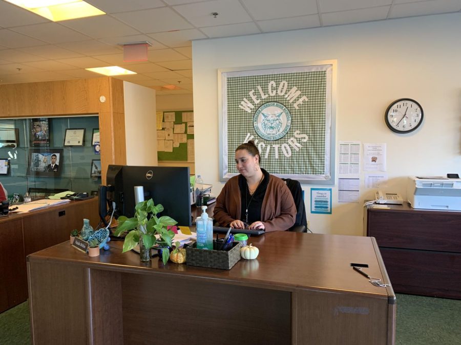 Main office secretary Natalie Britton works at her desk during lunch. Secretary Britton supervises the class coverage program, which has evolved in recent years to reflect difficulties in staff procurement as a result of changes in the hiring labor.