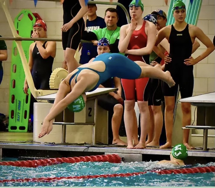 Senior+captain+Maren+Conze+starts+her+race+at+regionals.+She+will+be+competing+in+the+200+freestyle+and+the+100+backstroke+in+the+4A+State+Championship+on+Feb.+25.