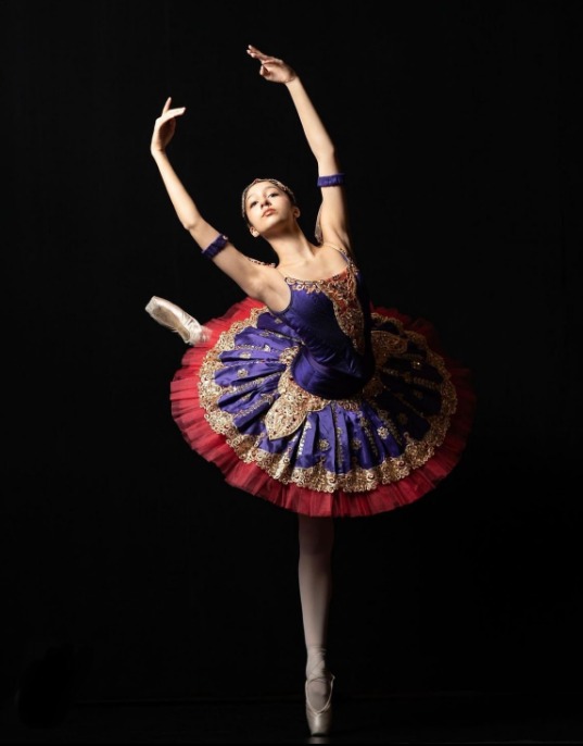 Ella+Berton+performs+the+Gamzatti+variation+from+%E2%80%9CLa+Bayad%C3%A8re%E2%80%9D+Ballet.+Berton+has+been+recognized+for+her+skills+by+the+American+Ballet+Theatre%2C+one+of+the+leading+ballet+companies+in+the+world.