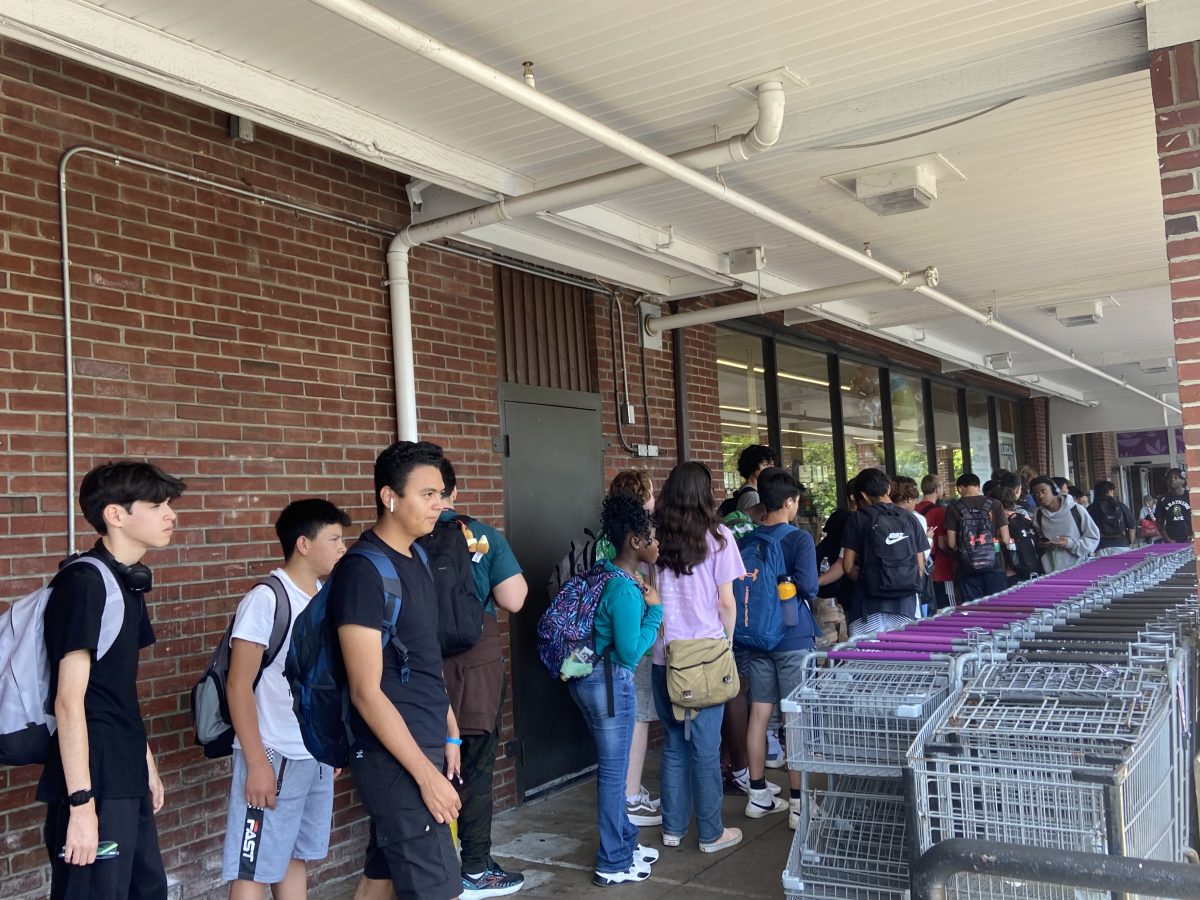 Minutes after the lunch bell dings, students scramble to line up outside of Giant, patiently waiting to be allowed to enter. “They give you a yellow card pass to enter Giant and then you hand it back to them when you leave. Overall, the whole process of waiting, getting a pass, having to go find what you want, and checking out takes a while,” sophomore Francisco Navas Porras said.