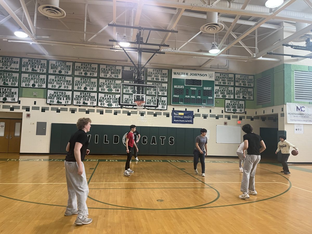 Students play 3v3 basketball in the gym during lunch. The tournament lasted two days. The first day every team was guaranteed to play and the second day was for the semifinals and final, junior vice president Valeria Lopez said. 